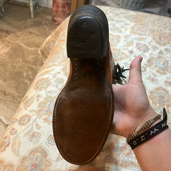 Tony lamas size 8 1/2 B fits like a 8 - Picture 2 of 3